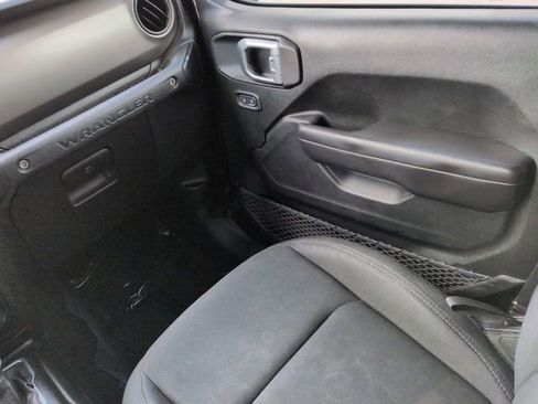 Used 2019 Jeep Wrangler Unlimited Sport S AWD/4WD image 17