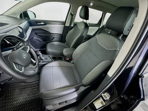 Used 2024 Volkswagen Taos SE image 13