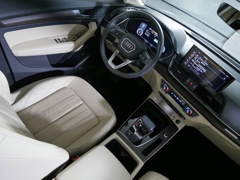 Used 2023 Audi Q5 2.0T Premium Plus w/ Premium Plus Package image 9