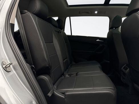 Used 2020 Volkswagen Tiguan SE w/ Panoramic Sunroof Package image 19