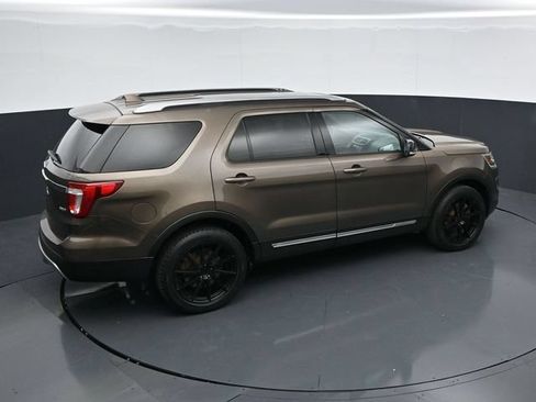 Used 2016 Ford Explorer XLT w/ Equipment Group 202A AWD/4WD image 30