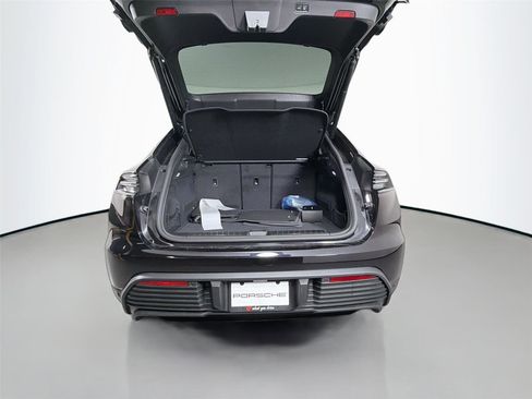 Certified 2026 Porsche Macan Electric RWD image 35