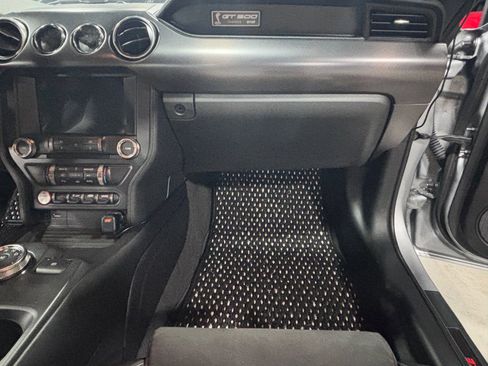 Used 2022 Ford Mustang Shelby GT500 w/ Technology Package image 41