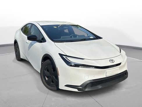 Used 2025 Toyota Prius LE FWD image 4