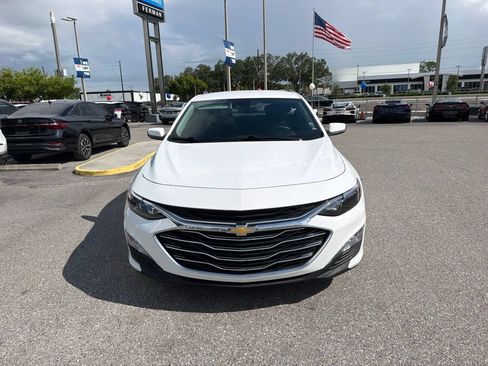 Used 2025 Chevrolet Malibu LT FWD image 2
