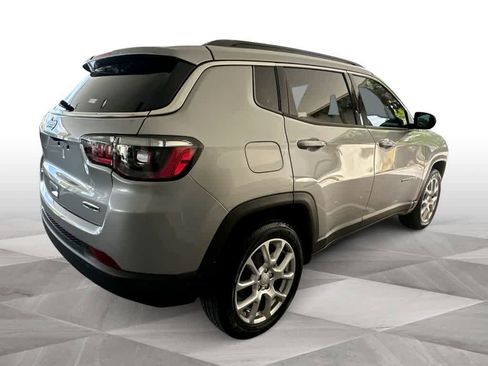 Used 2023 Jeep Compass Latitude AWD/4WD image 8