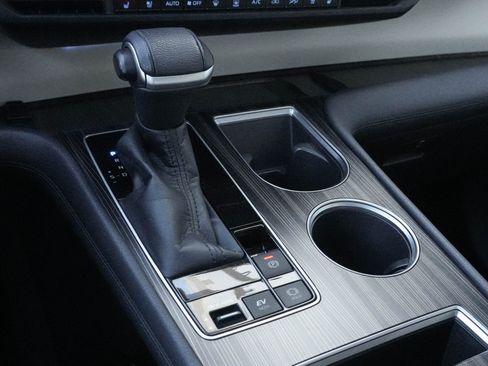 Used 2021 Toyota Sienna Limited image 23