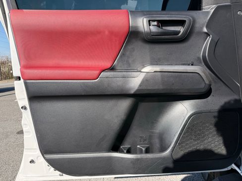 Used 2019 Toyota Tacoma 2WD Double Cab image 13