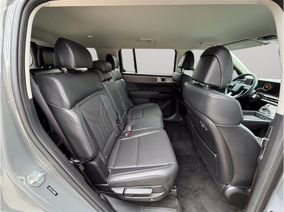 Used 2025 Hyundai Santa Fe SEL FWD image 39