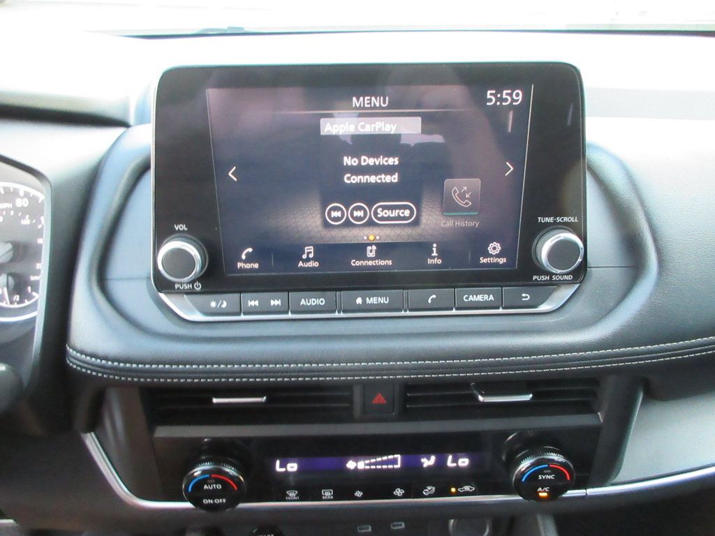 Used 2025 Nissan Rogue SV FWD image 29