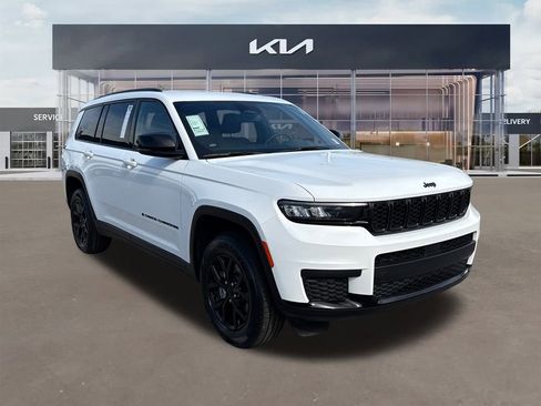 Used 2024 Jeep Grand Cherokee L Laredo image 1