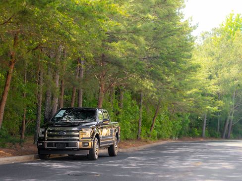 Used 2017 Ford F150 King Ranch w/ Equipment Group 601A Luxury AWD/4WD image 38