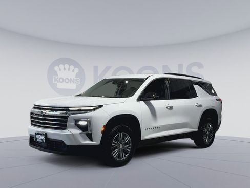 Used 2025 Chevrolet Traverse LT w/ Driver Confidence Package AWD/4WD image 5