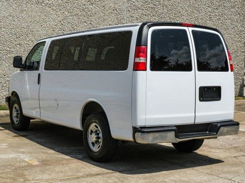 Used 2015 Chevrolet Express 2500 LT w/ LT Preferred Equipment Group image 12
