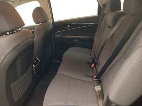 Used 2019 Kia Sorento AWD image 18