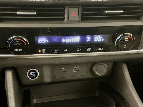 Used 2023 Nissan Rogue SV image 24