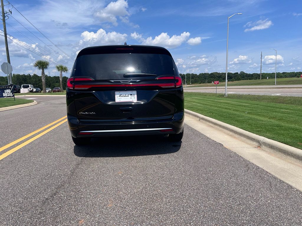 New 2027 Chrysler Pacifica Select w/ Family Tech Group FWD image 6