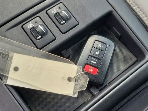 Used 2017 Toyota Camry XSE image 29