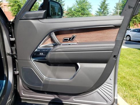 New 2025 Land Rover Range Rover SE image 18