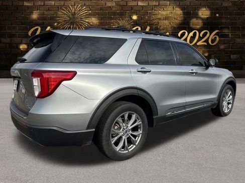 Used 2022 Ford Explorer XLT w/ Equipment Group 202A image 7