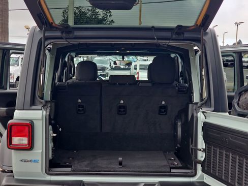 Used 2023 Jeep Wrangler Unlimited w/ Cold Weather Group image 12