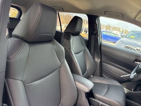 Used 2025 Toyota Corolla Cross XLE image 31