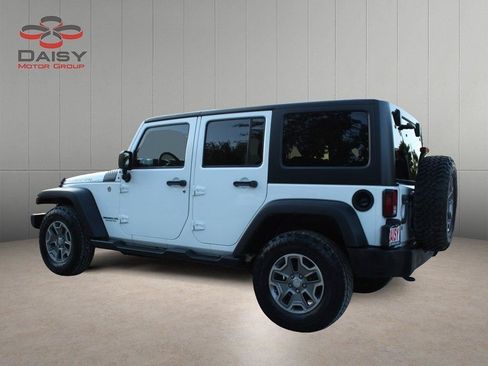 Used 2017 Jeep Wrangler Unlimited Rubicon w/ Connectivity Group AWD/4WD image 7