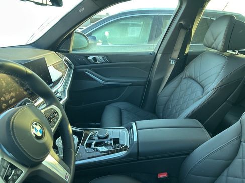 Used 2025 BMW X5 sDrive40i w/ M Sport Package image 11