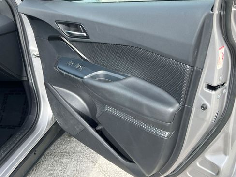 Used 2019 Toyota C-HR LE FWD image 14