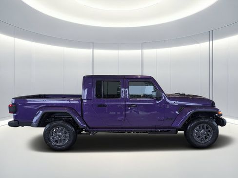 New 2026 Jeep Gladiator Sport AWD/4WD image 3