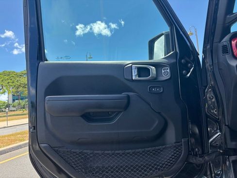 Used 2020 Jeep Gladiator Sport w/ Quick Order Package 23S AWD/4WD image 13