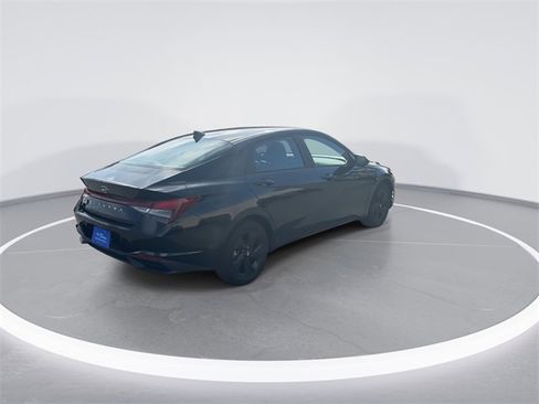 Used 2023 Hyundai Elantra SEL w/ Cargo Package image 7