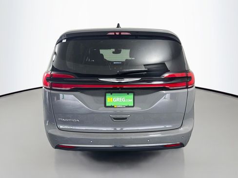 Used 2023 Chrysler Pacifica Touring-L FWD image 8