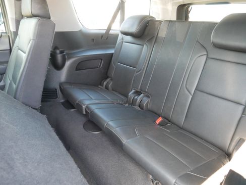 Used 2019 GMC Yukon XL SLT w/ Open Road Package AWD/4WD image 16