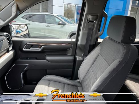 Used 2022 Chevrolet Silverado 1500 LT AWD/4WD image 17