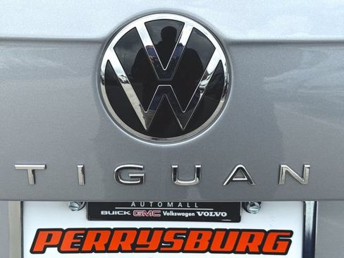 Certified 2024 Volkswagen Tiguan SE R-Line AWD/4WD image 32