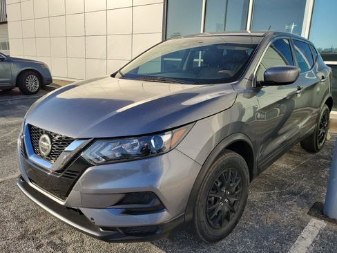 Used 2020 Nissan Rogue Sport S image 3