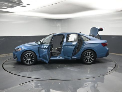 Used 2025 Volkswagen Jetta SE FWD image 42
