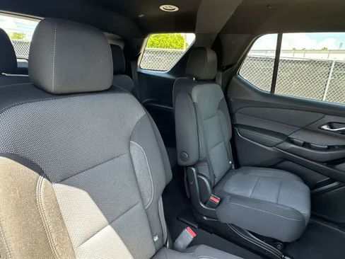 Used 2023 Chevrolet Traverse LT FWD image 26