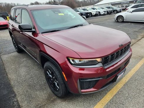 New 2026 Jeep Grand Cherokee Altitude AWD/4WD image 1