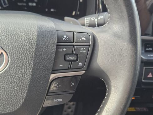 Used 2025 Toyota Camry SE w/ Convenience Package image 31