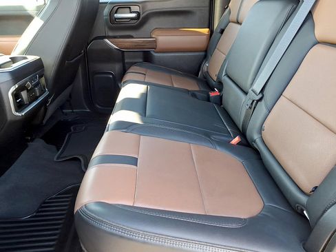 Used 2021 Chevrolet Silverado 1500 High Country w/ Technology Package image 10