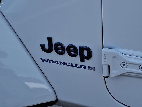 Certified 2025 Jeep Wrangler Unlimited Sahara w/ Safety Group image 29