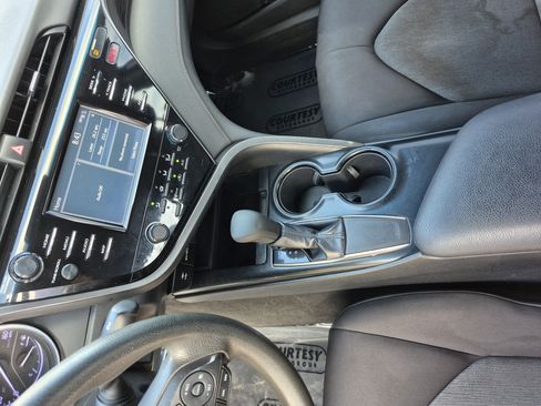 Used 2019 Toyota Camry LE FWD image 21