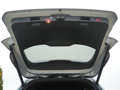 Used 2026 Mercedes-Benz GLB 250 4MATIC image 18