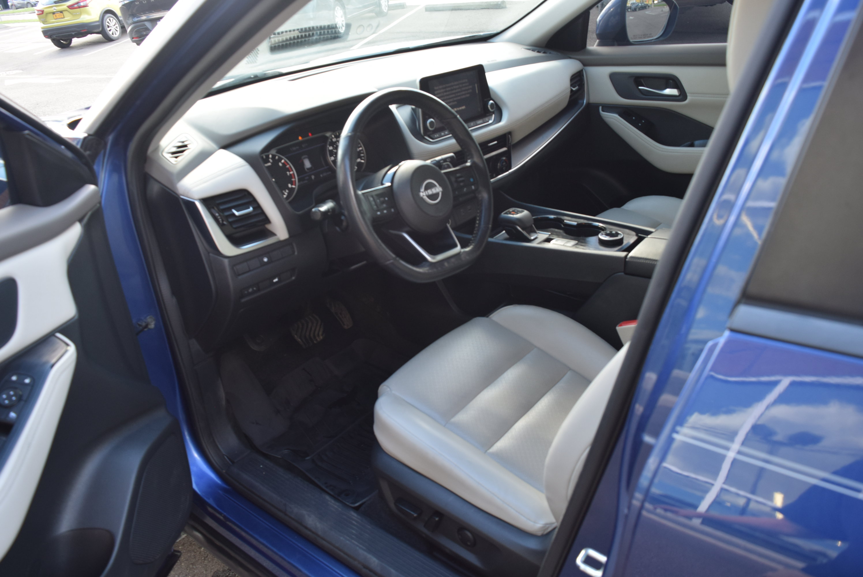 Used 2022 Nissan Rogue SV w/ SV Premium Package AWD/4WD image 9
