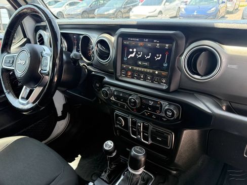 Used 2020 Jeep Gladiator Overland AWD/4WD image 10