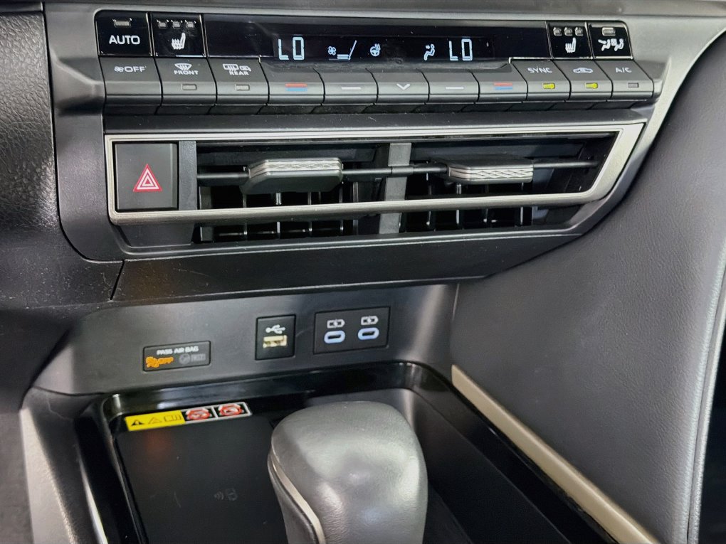 Used 2025 Toyota Camry XSE FWD image 19