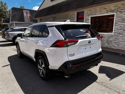 Used 2021 Toyota RAV4 SE w/ Weather & Moonroof Package AWD/4WD image 5