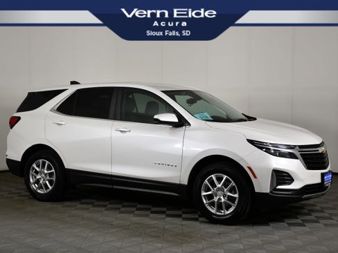Used 2024 Chevrolet Equinox LT w/ LPO, Floor Liner Package AWD/4WD image 1